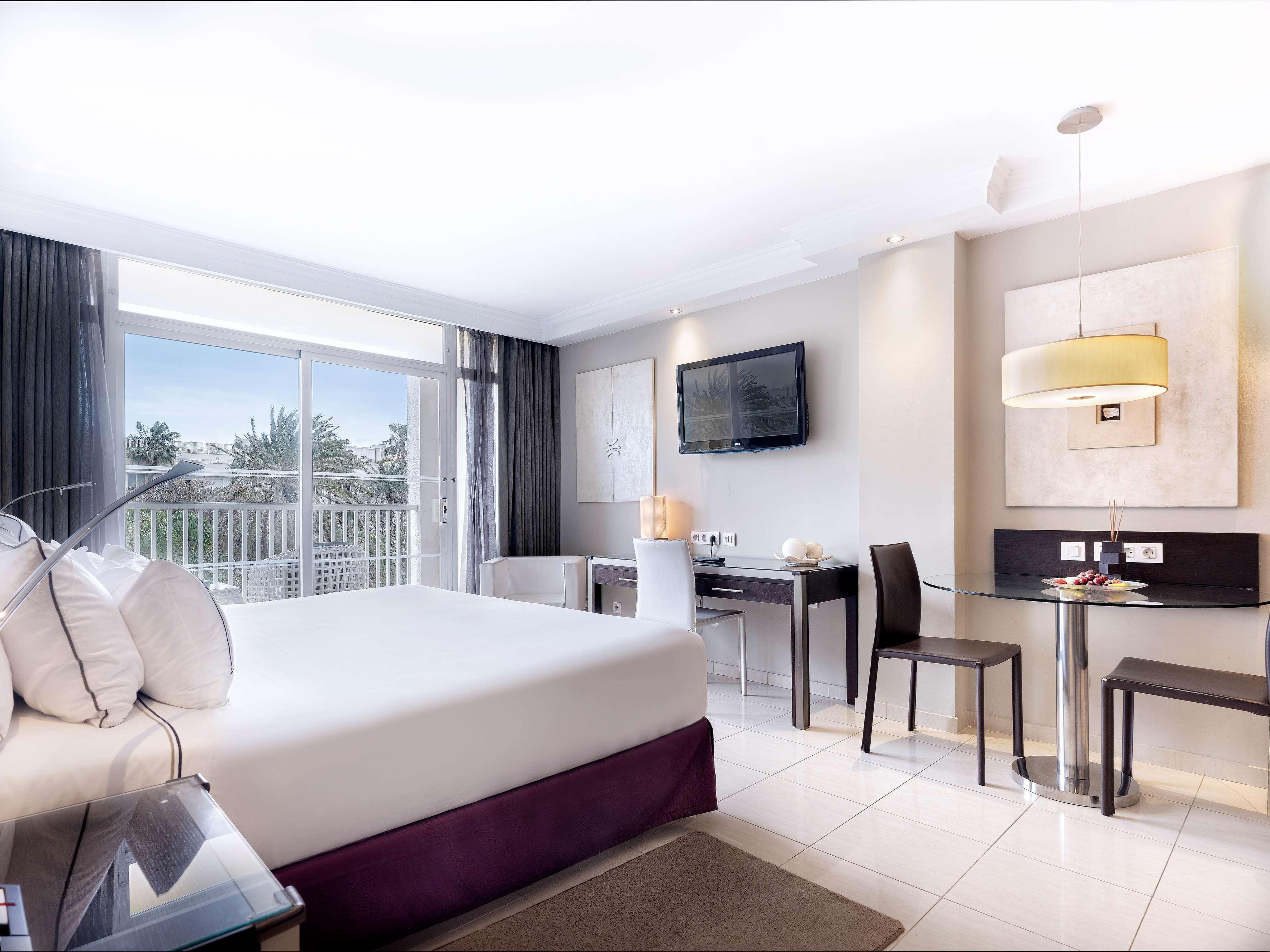 Hotel Me Marbella Exteriér fotografie A room at the hotel