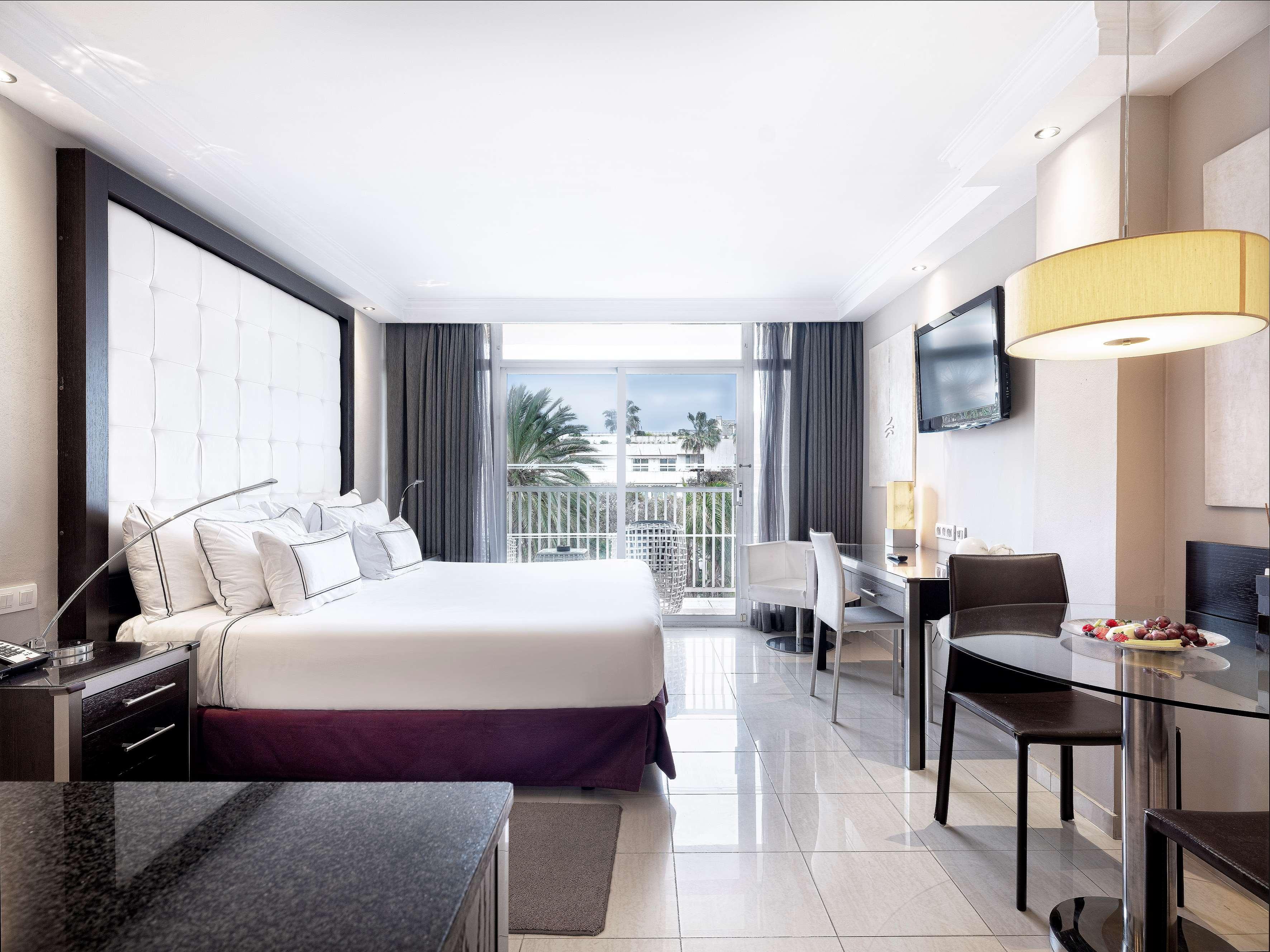 Hotel Me Marbella Exteriér fotografie A room at the hotel