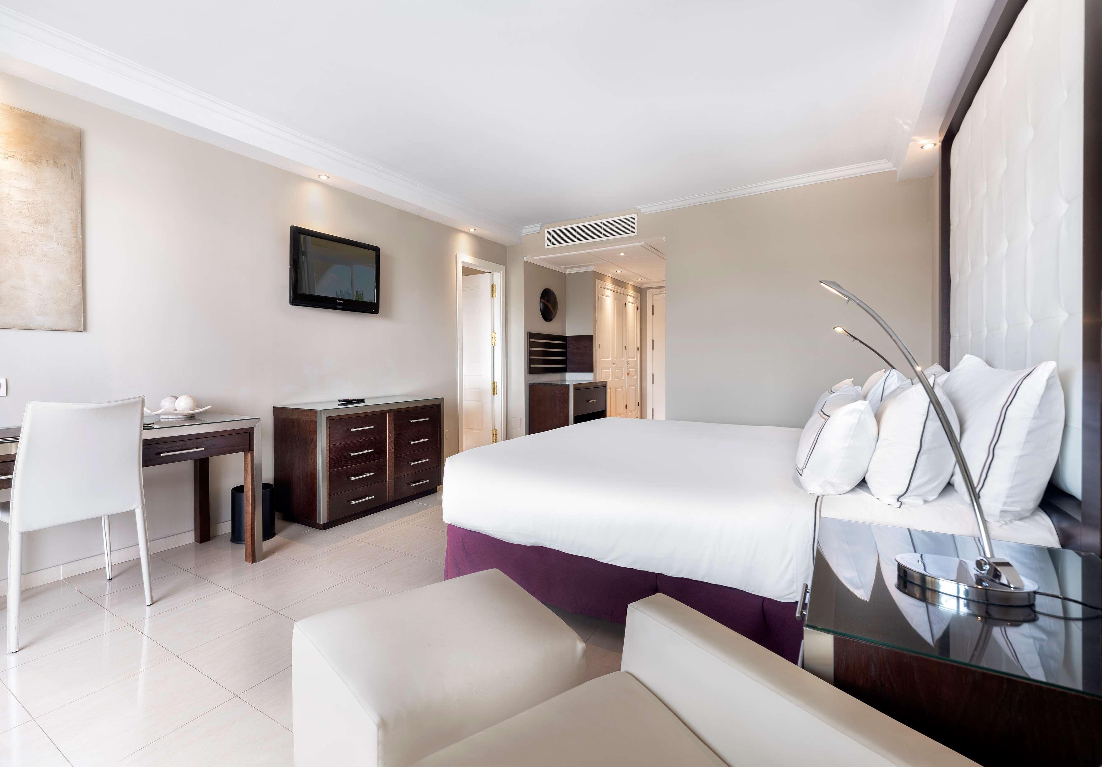 Hotel Me Marbella Exteriér fotografie A room at the hotel
