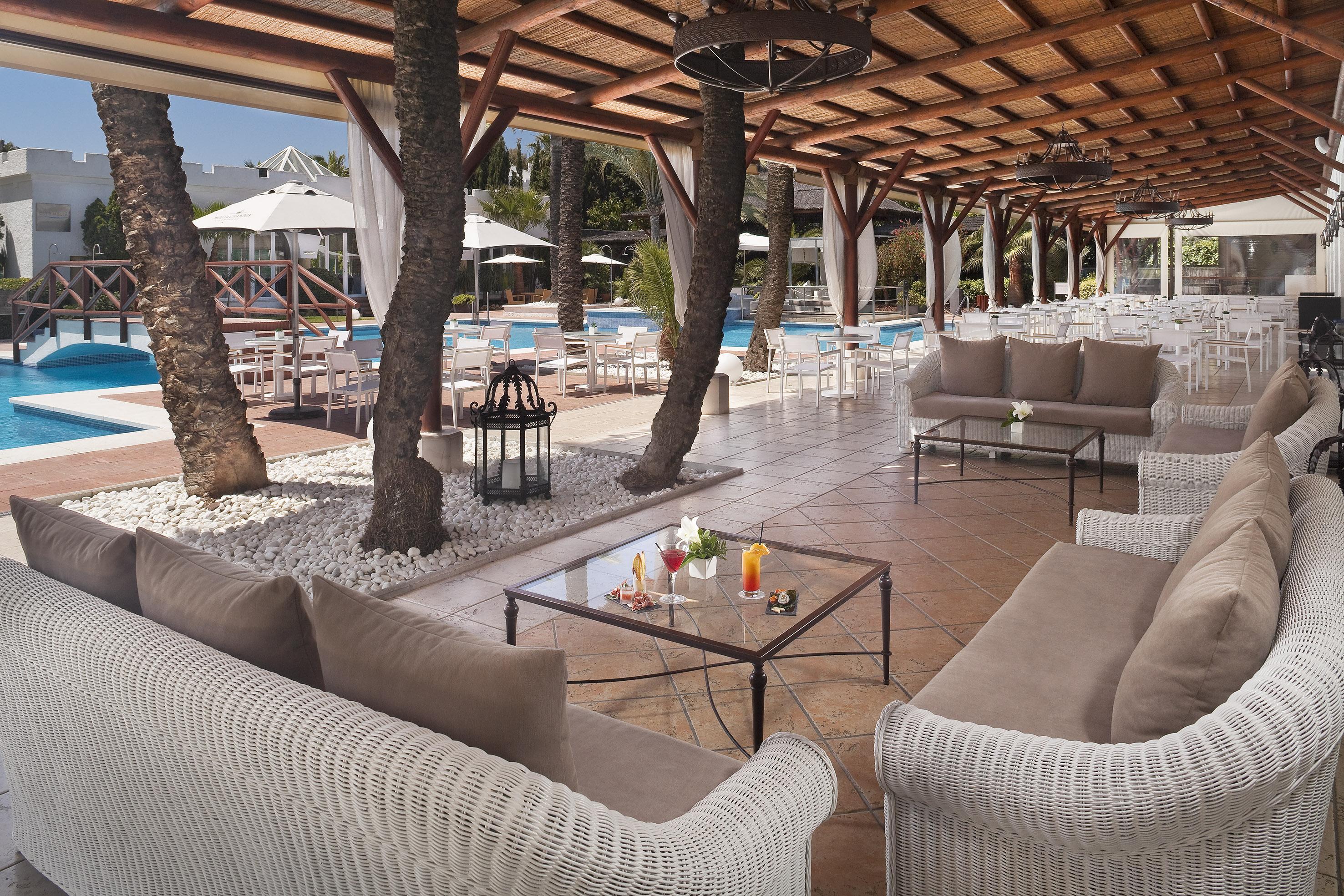 Hotel Me Marbella Exteriér fotografie The pool at the hotel