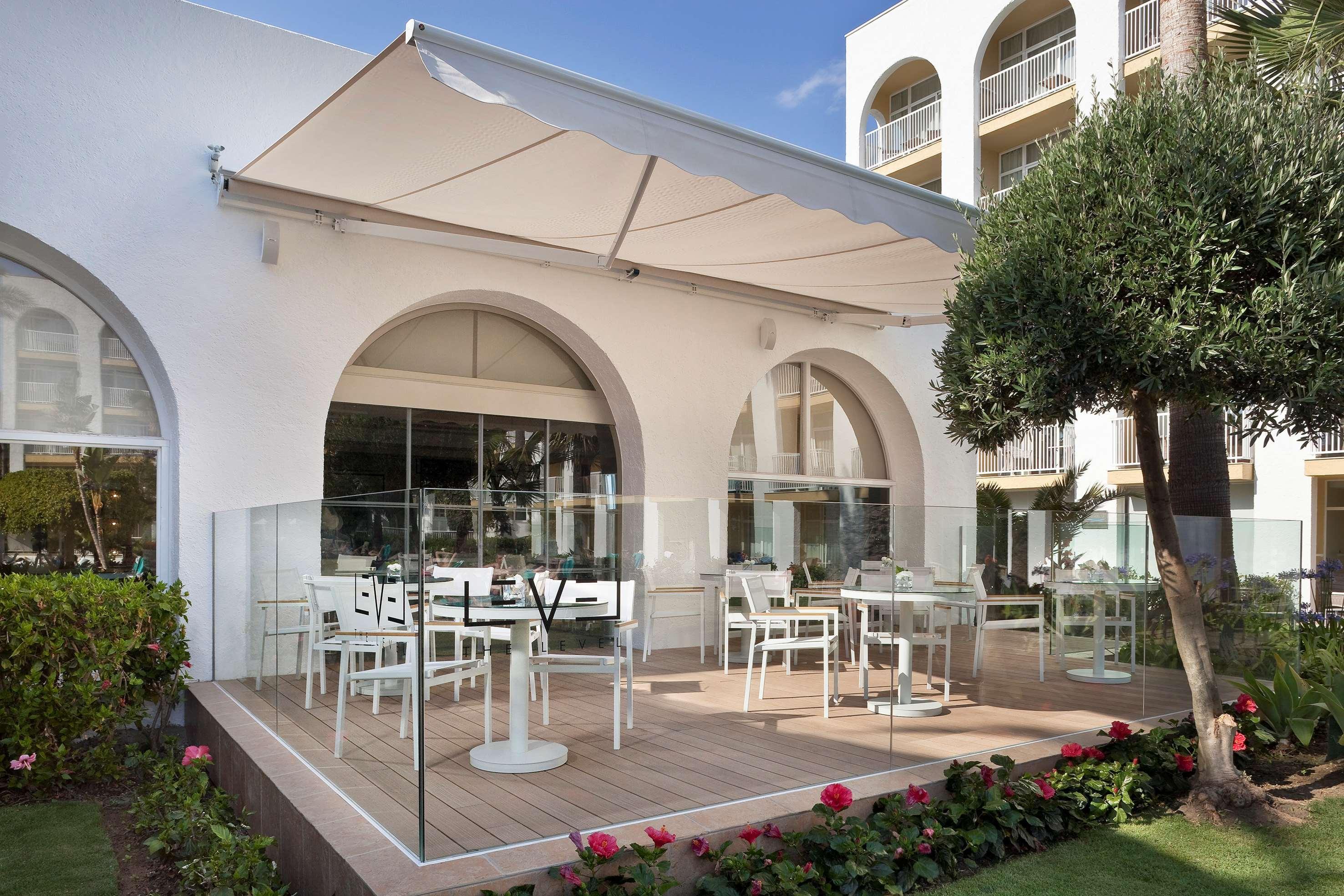 Hotel Me Marbella Exteriér fotografie The restaurant at the hotel
