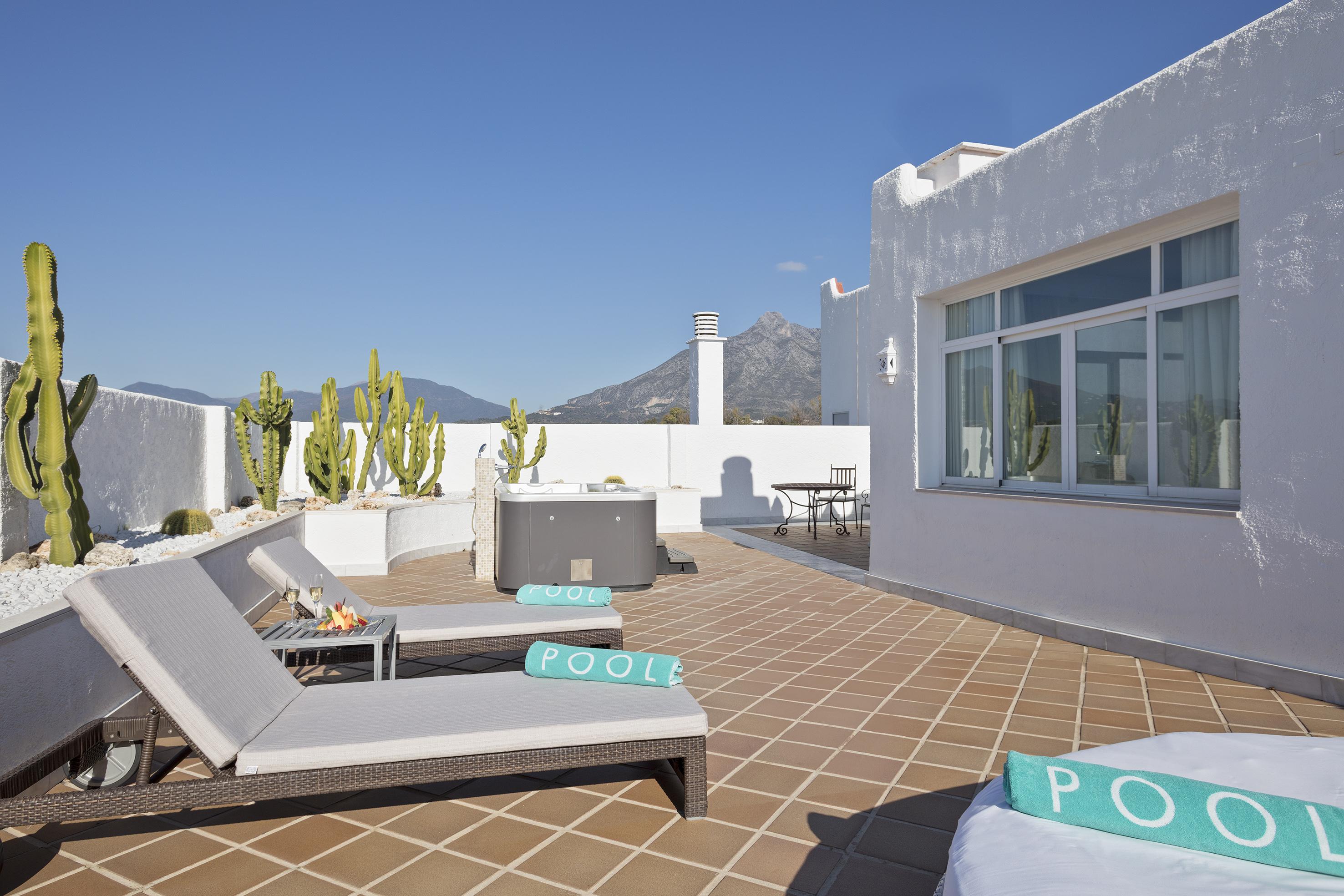 Hotel Me Marbella Exteriér fotografie Rooftop at the hotel