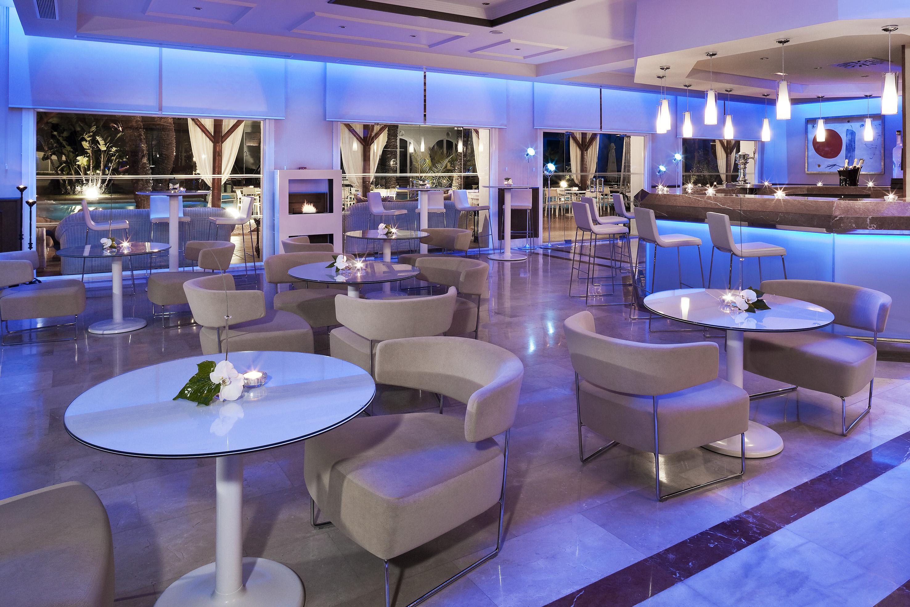 Hotel Me Marbella Exteriér fotografie The bar at the Hilton Athens