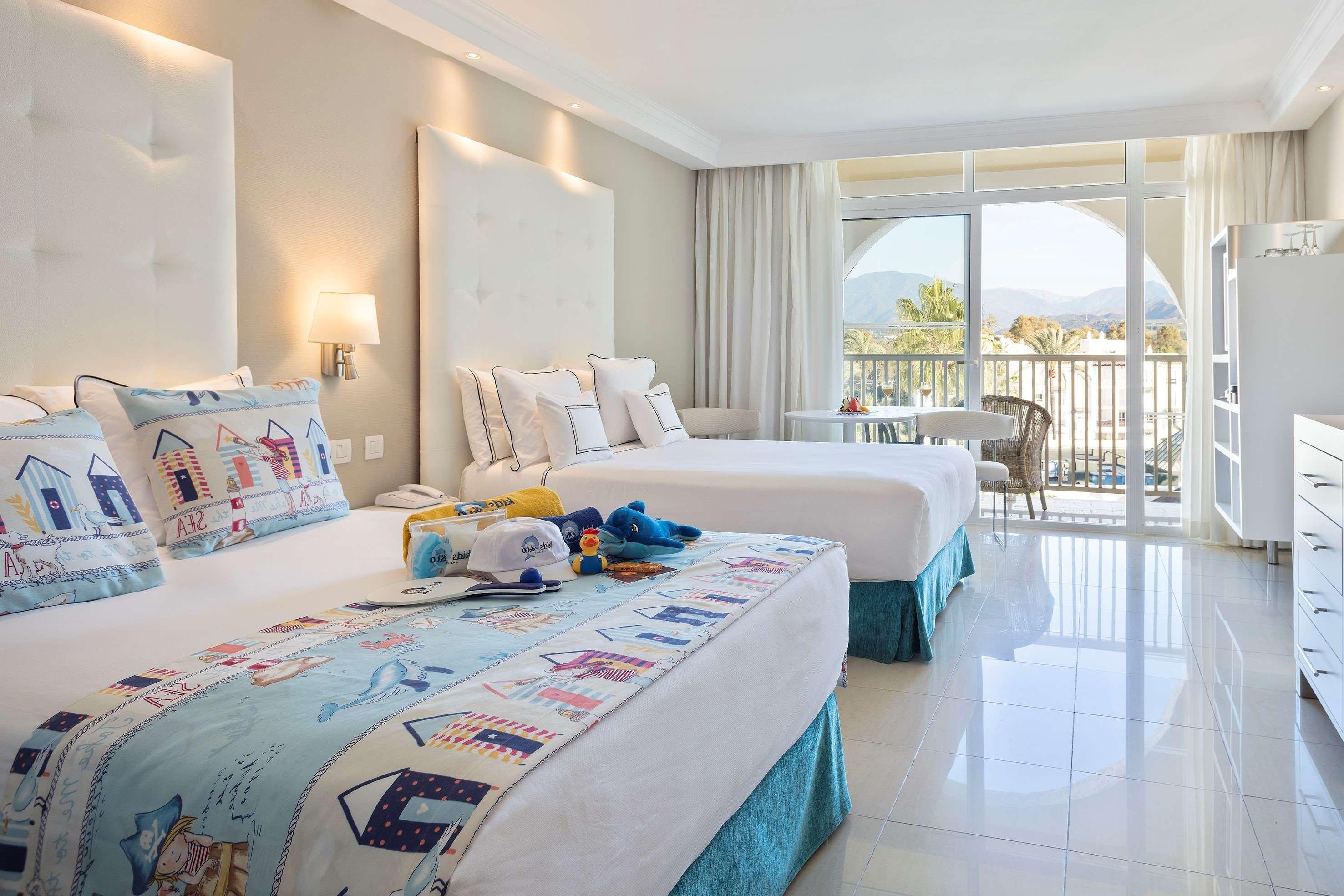 Hotel Me Marbella Exteriér fotografie A room at the Iberostar Grand Hotel Bahia