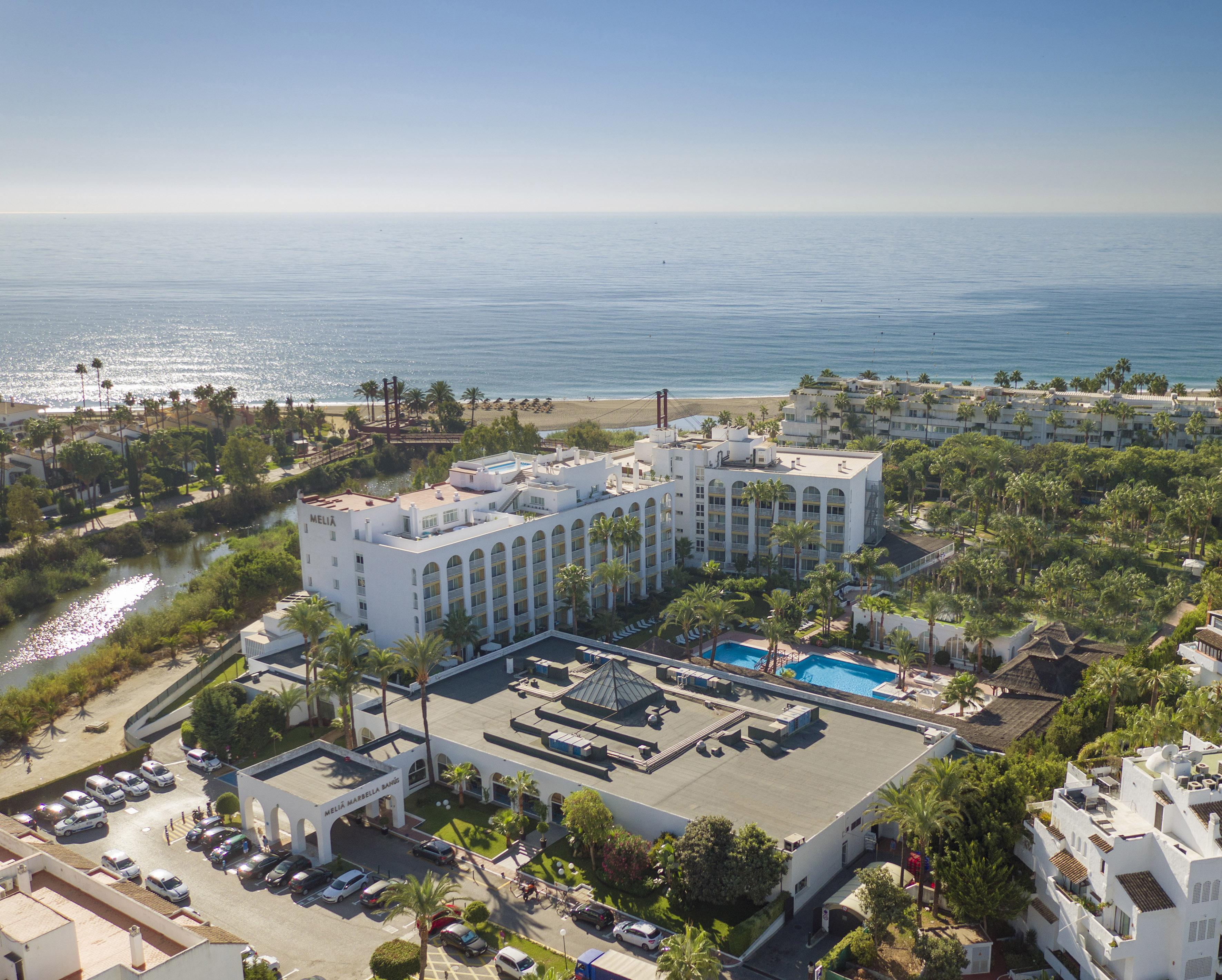 Hotel Me Marbella Exteriér fotografie Aerial view of the hotel