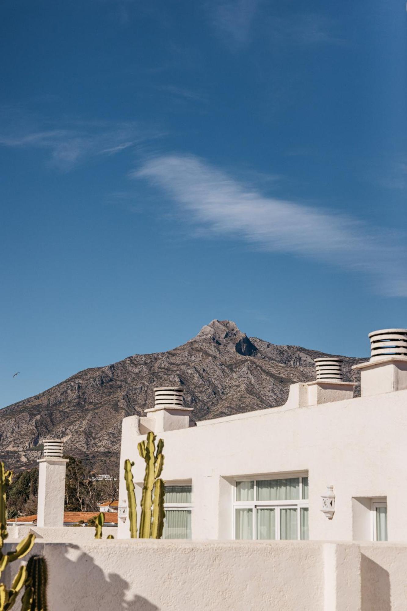 Hotel Me Marbella Exteriér fotografie The summit of Mount Aire
