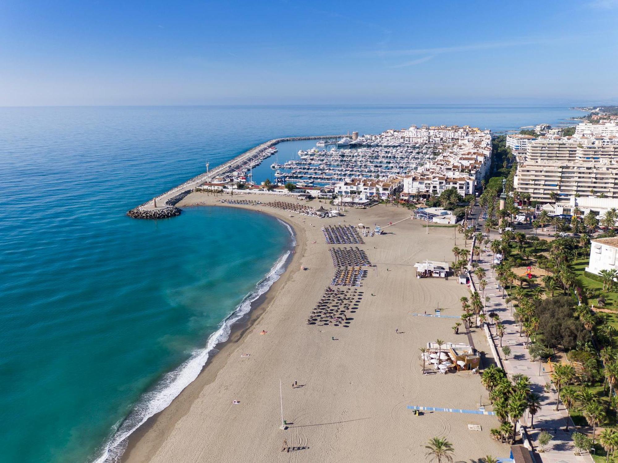 Hotel Me Marbella Exteriér fotografie Aerial view of Sabinillas