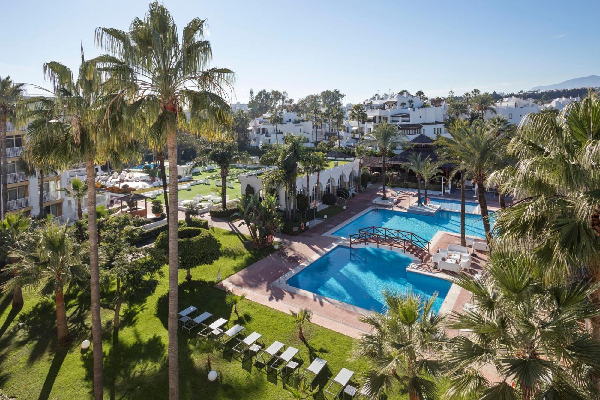 Hotel Me Marbella Exteriér fotografie The resort's swimming pools